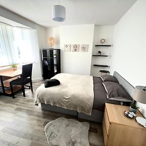Modern Double Room With Fire Tv